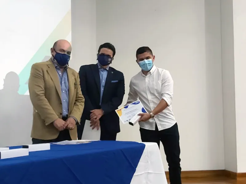 La FCEA ofreció ceremonia de reconocimiento a los 24 mejores Saber Pro de Administración de Empresas en la región