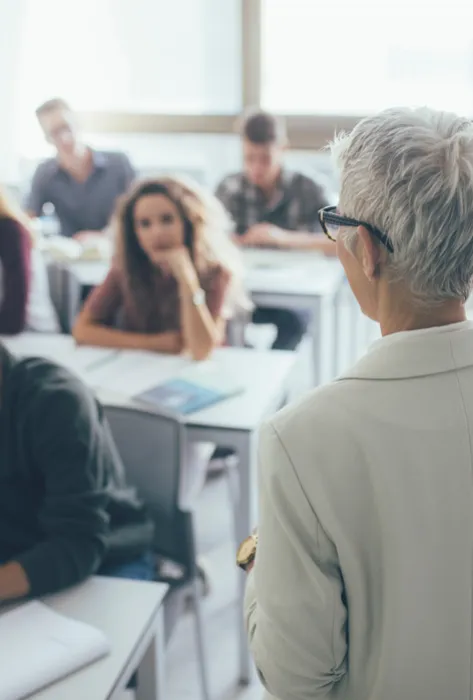 Profesores investigaron cómo impacta la educación de los colegios en la intención de emprender de los adolescentes