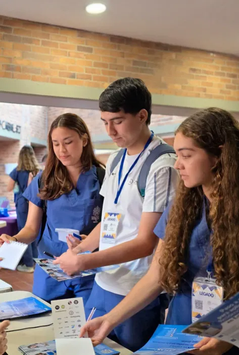 Estudiantes de Medicina compartieron experiencias en su paso hacia la vida profesional Estudiantes de Medicina compartieron experiencias en su paso hacia la vida profesional