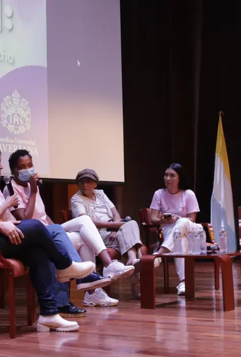 Javeriana Cali se unió a Octubre Rosa con un espacio de sensibilización para la prevención del cáncer de mama